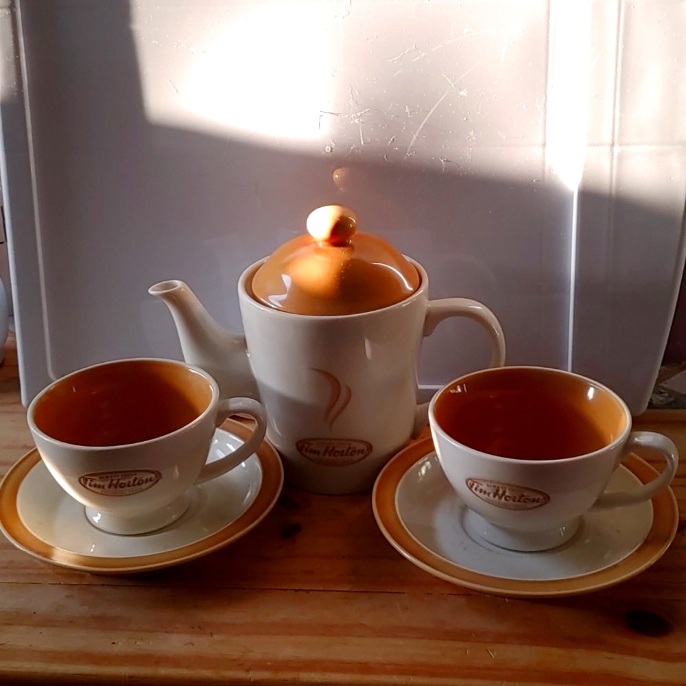 Tim Horton's tea pot set